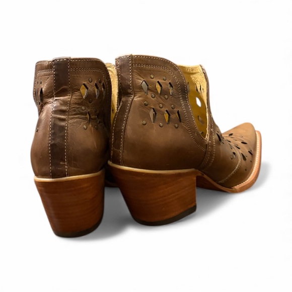 Ariat Dixon Studded Lazer Cut Western Snip Toe Leather Bootie. - Picture 6 of 10